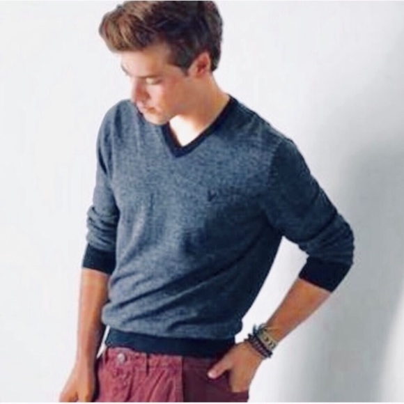 American Eagle v-neck sweater contrast rib trim